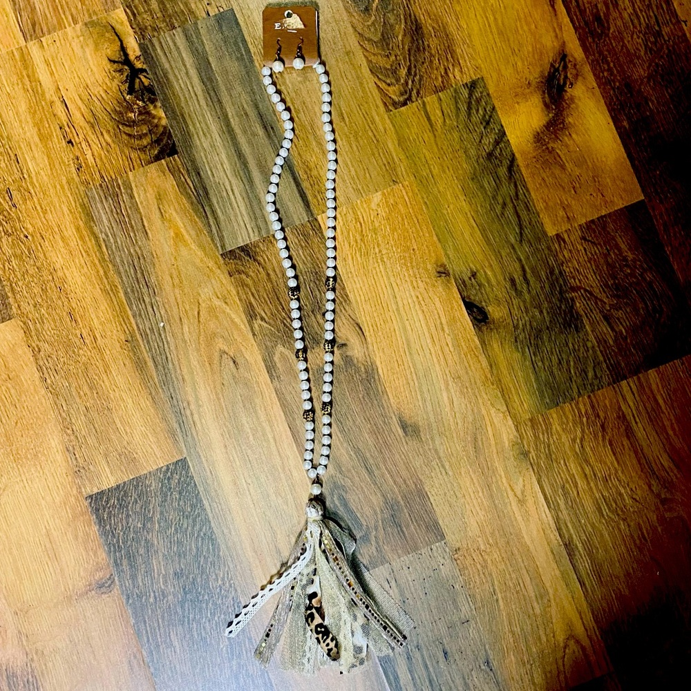 Pearl tassel necklace and earrings with cheetah print!